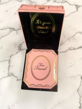 Too Faced Diamond Light Highlighter - Fancy Pink Diamond LP